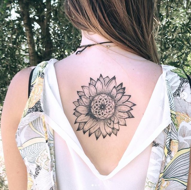 Tournesol DotWork réalisé par Cavezza au Studio Tarawa au Cap d'Agde